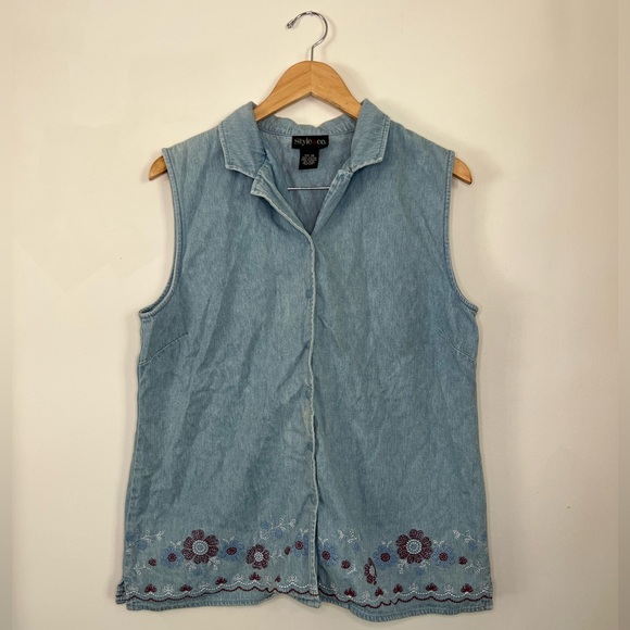 Vintage Grandma Style Floral Embroidered Vest - Picture 2 of 4